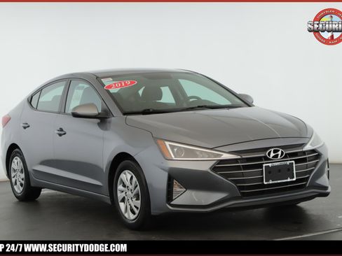 Used 2019 Hyundai Elantra SE w/ Cargo Package FWD image 1