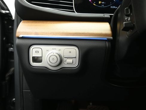 Used 2025 Mercedes-Benz GLE 350 4MATIC image 11