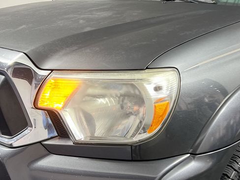 Used 2012 Toyota Tacoma Base image 11