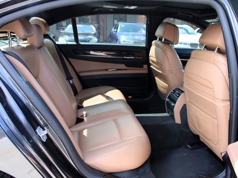 Used 2015 BMW 750Li xDrive image 19