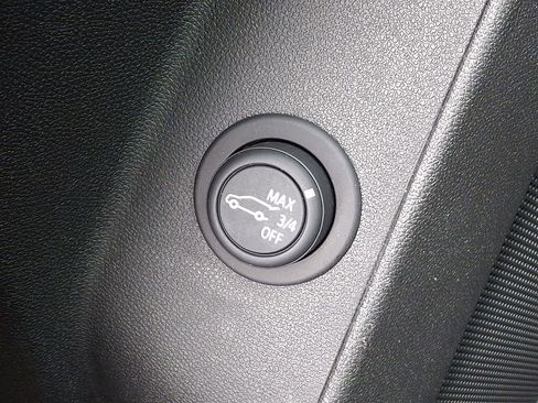 Used 2023 Chevrolet Equinox LT image 27