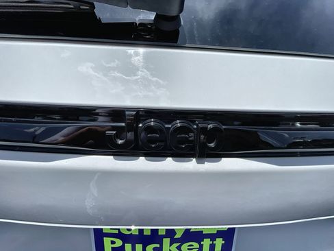 Used 2023 Jeep Grand Cherokee Altitude image 30