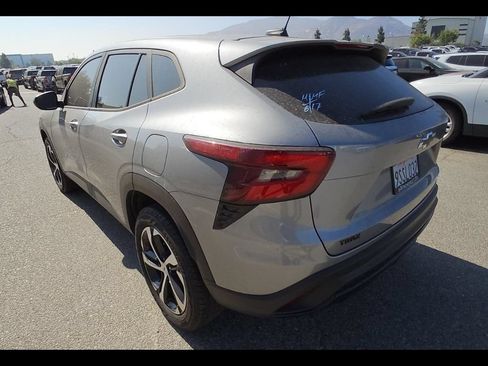 Used 2025 Chevrolet Trax RS w/ Driver Confidence Package FWD image 8