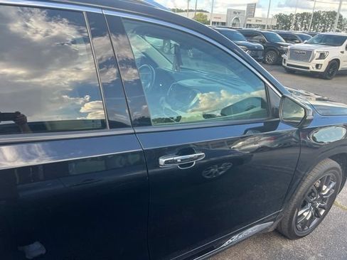 Used 2024 GMC Terrain Denali w/ Black Diamond Edition AWD/4WD image 3