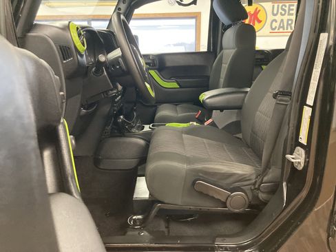 Used 2012 Jeep Wrangler Unlimited Sport image 11