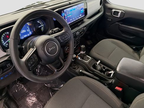 Used 2024 Jeep Wrangler Unlimited AWD/4WD image 7