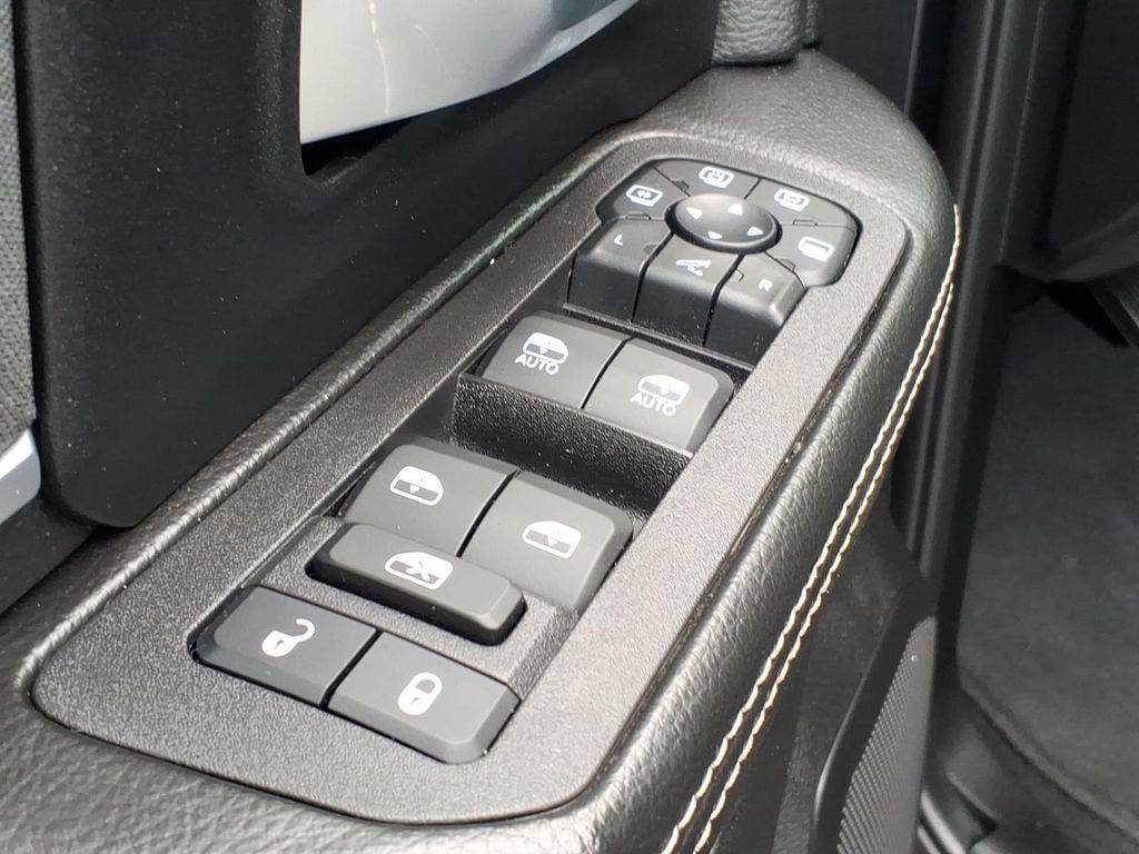 Used 2025 RAM 2500 Big Horn AWD/4WD image 12