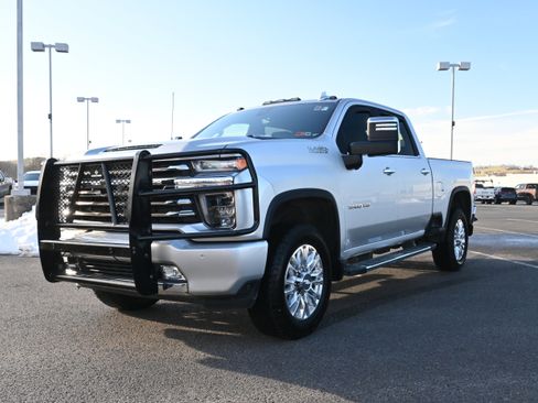 Used 2020 Chevrolet Silverado 3500 High Country w/ Technology Package image 4
