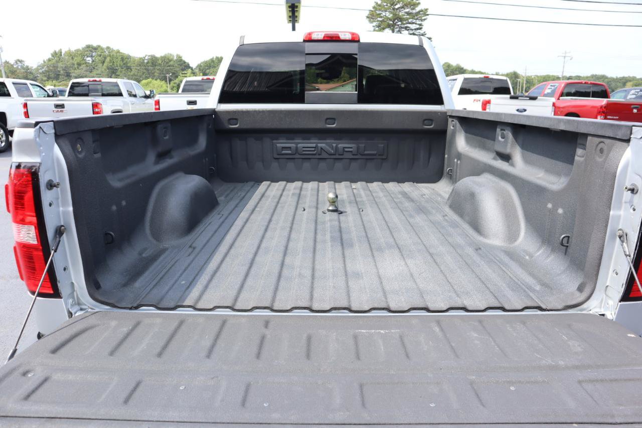 Used 2018 GMC Sierra 2500 Denali w/ Duramax Plus Package AWD/4WD image 9