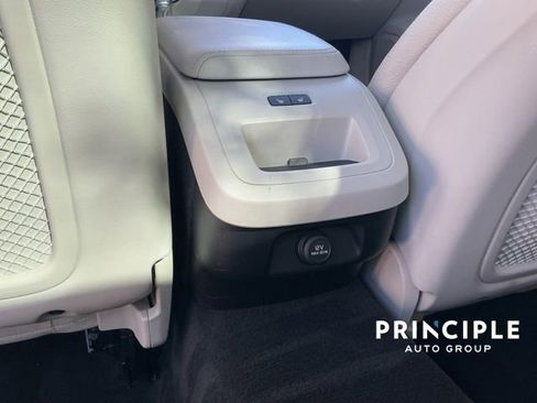 Used 2020 Volvo V60 T5 Cross Country image 30