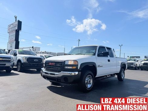 Used 2006 GMC Sierra 2500 W/T w/ Heavy-Duty Power Package AWD/4WD image 1
