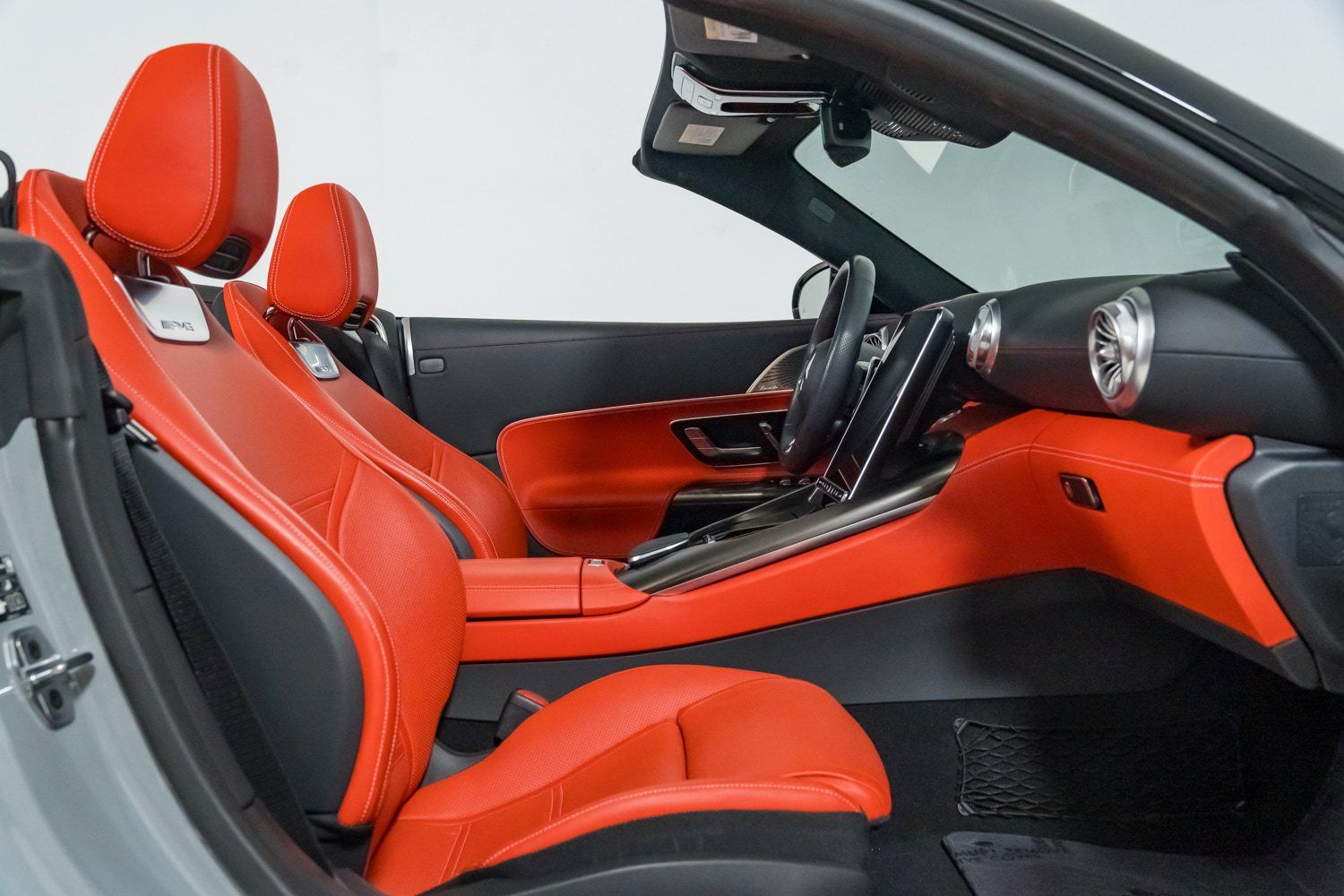 Used 2025 Mercedes-Benz SL 43 AMG w/ Driver Assistance Package image 37