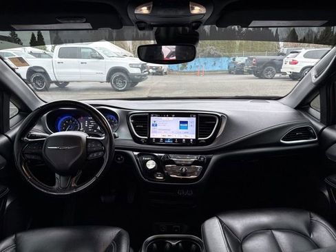 Used 2021 Chrysler Pacifica Touring w/ S Appearance Package image 19