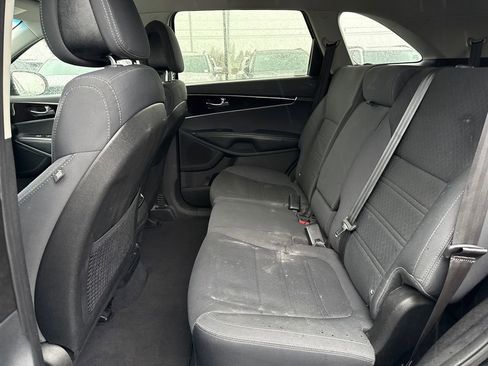 Used 2016 Kia Sorento LX image 15