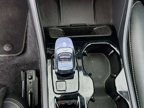 Used 2025 Volvo XC40 B5 Plus AWD/4WD image 23
