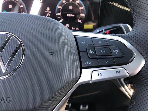 New 2026 Volkswagen Tiguan SE R-Line image 23