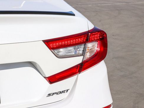 Used 2022 Honda Accord Sport image 9