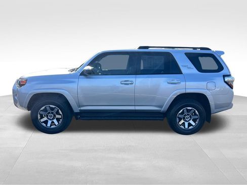 Used 2019 Toyota 4Runner TRD Off-Road AWD/4WD image 2