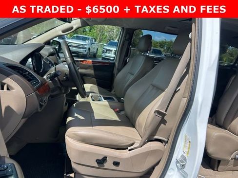 Used 2015 Chrysler Town & Country Touring image 13