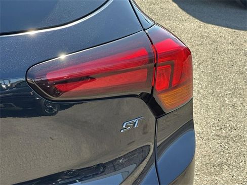 Used 2021 Buick Encore GX Select w/ Sport Touring Package image 29