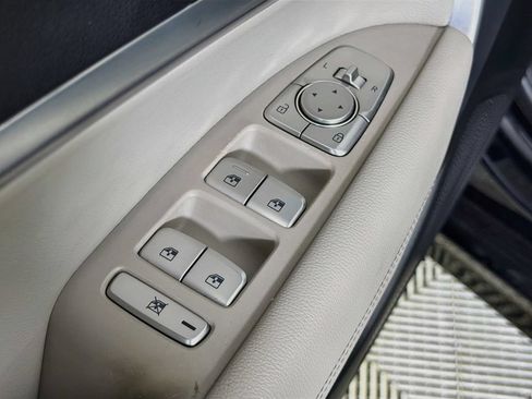 Used 2023 Genesis G70 2.0T RWD image 22