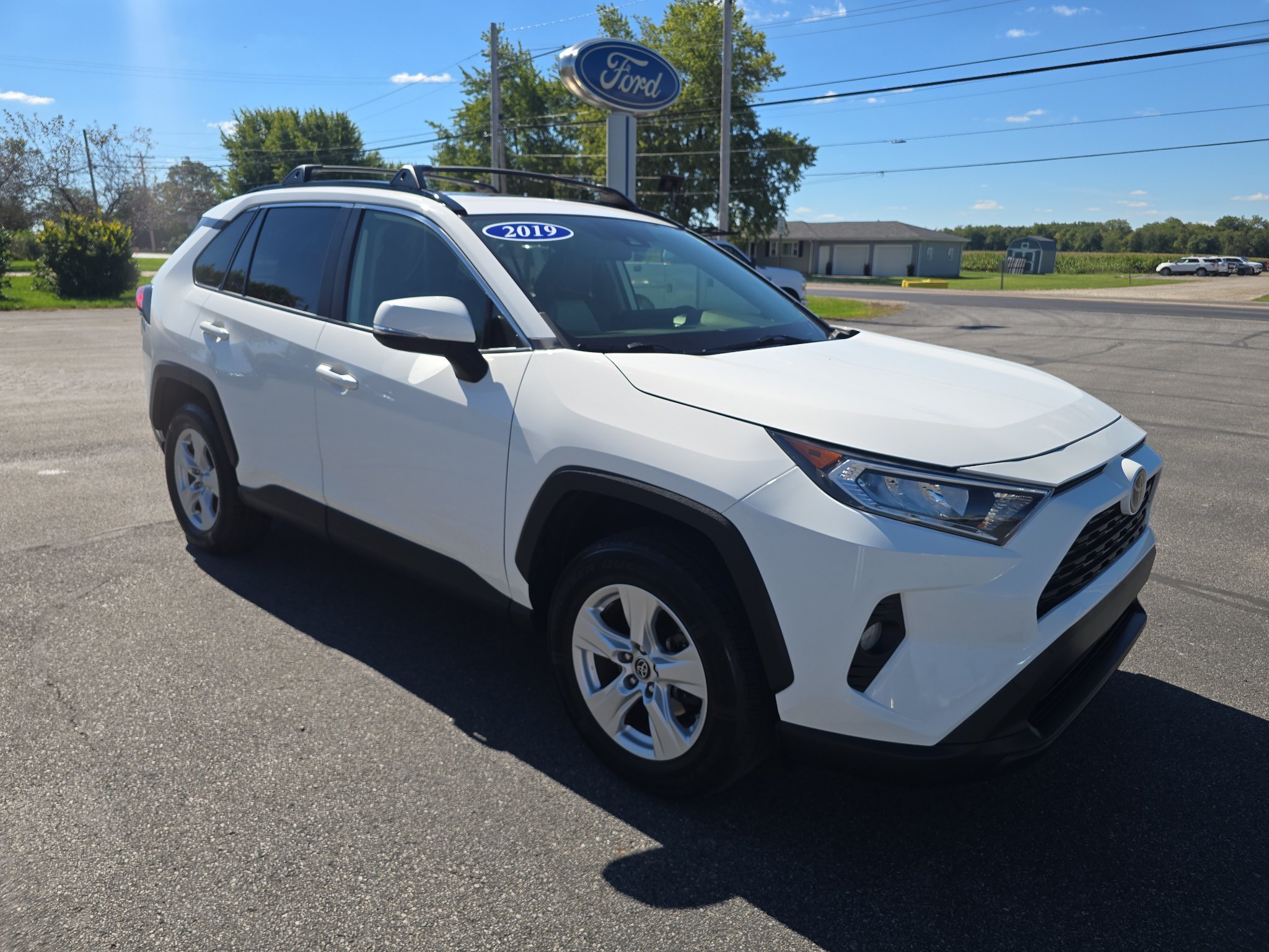 Used 2019 Toyota RAV4 XLE w/ Convenience Package AWD/4WD image 4