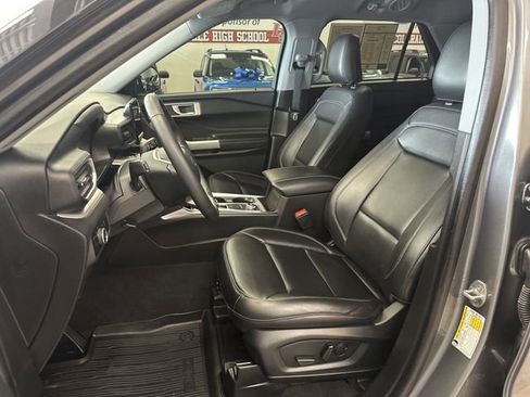 Used 2023 Ford Explorer XLT w/ Equipment Group 202A AWD/4WD image 4