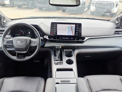 Certified 2023 Toyota Sienna XSE w/ XSE Plus Package FWD image 13