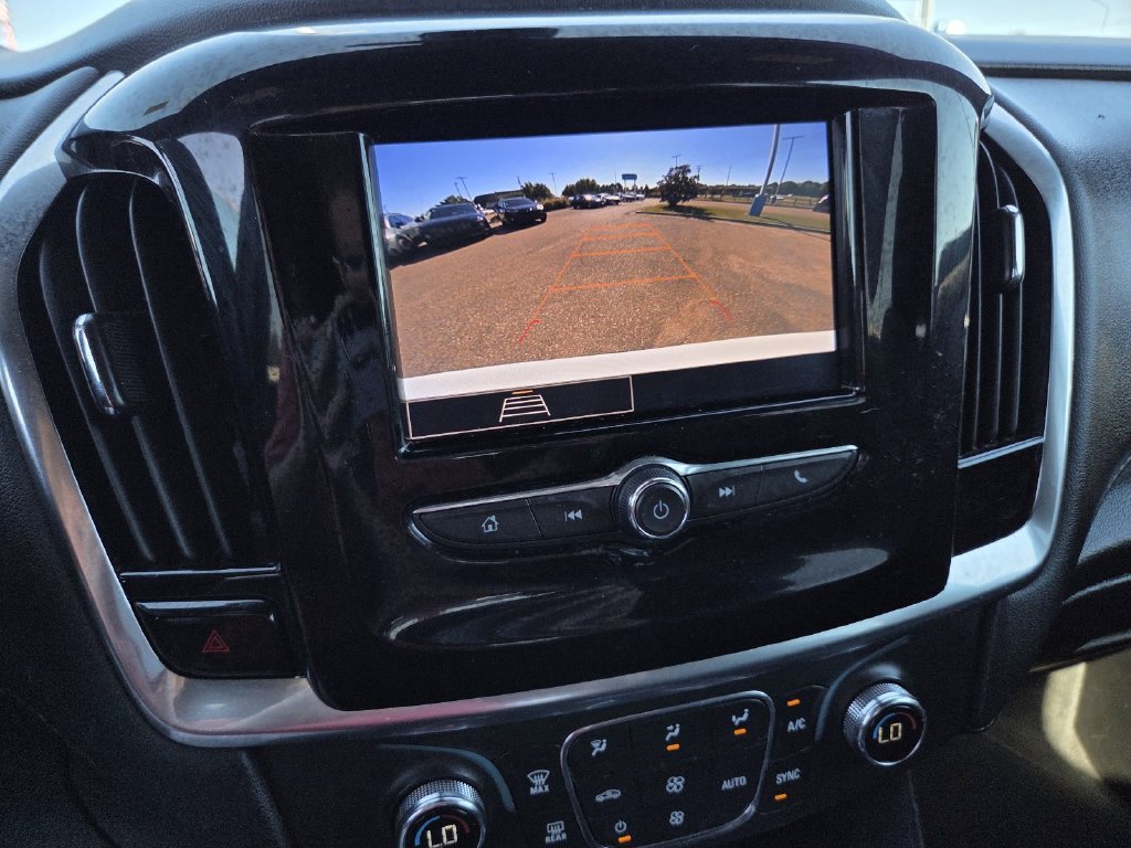 Used 2023 Chevrolet Traverse LT FWD image 11