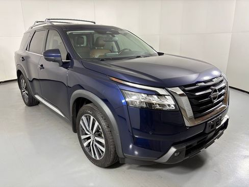 Used 2022 Nissan Pathfinder Platinum w/ Cargo Package image 2