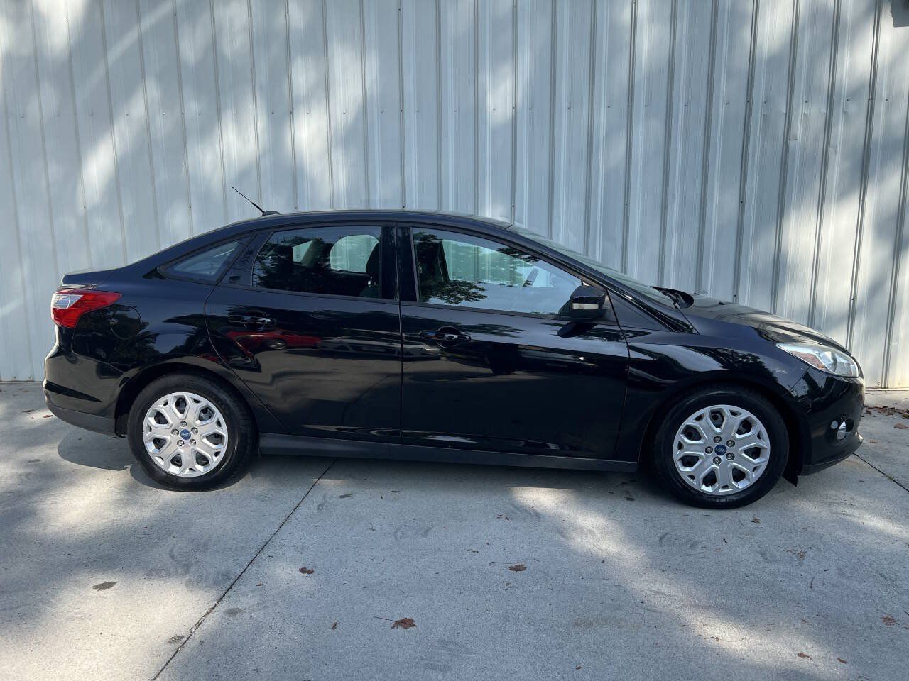 Used 2012 Ford Focus SE FWD image 2