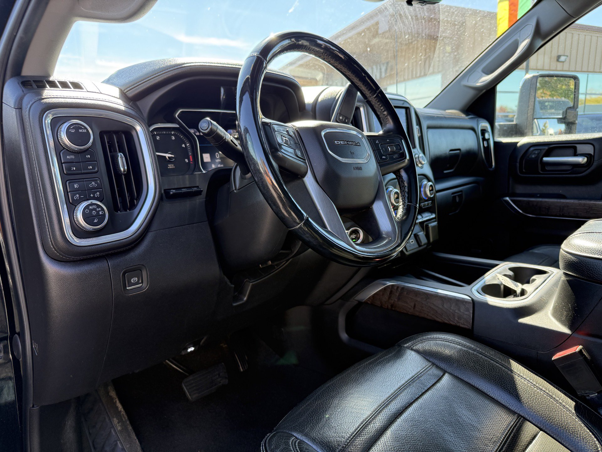 Used 2023 GMC Sierra 3500 Denali w/ Denali Ultimate Package AWD/4WD image 19