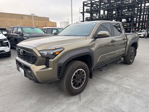 Used 2025 Toyota Tacoma TRD Off-Road image 1