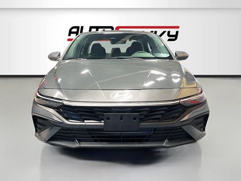 Used 2024 Hyundai Elantra SEL FWD image 2