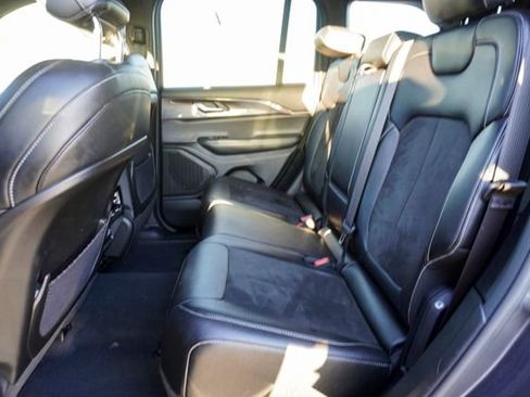 Used 2023 Jeep Grand Cherokee Altitude image 8