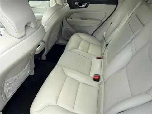 Used 2020 Volvo XC60 T6 Momentum AWD/4WD image 13
