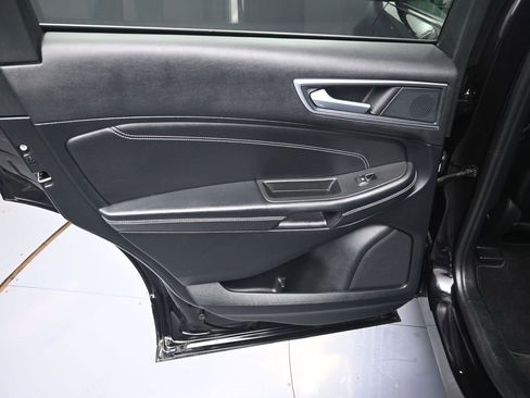 Used 2024 Ford Edge Titanium image 28