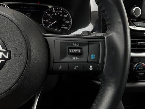 Used 2025 Nissan Pathfinder SV FWD image 36