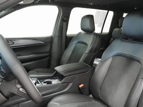 New 2025 Jeep Grand Cherokee L Altitude AWD/4WD image 10