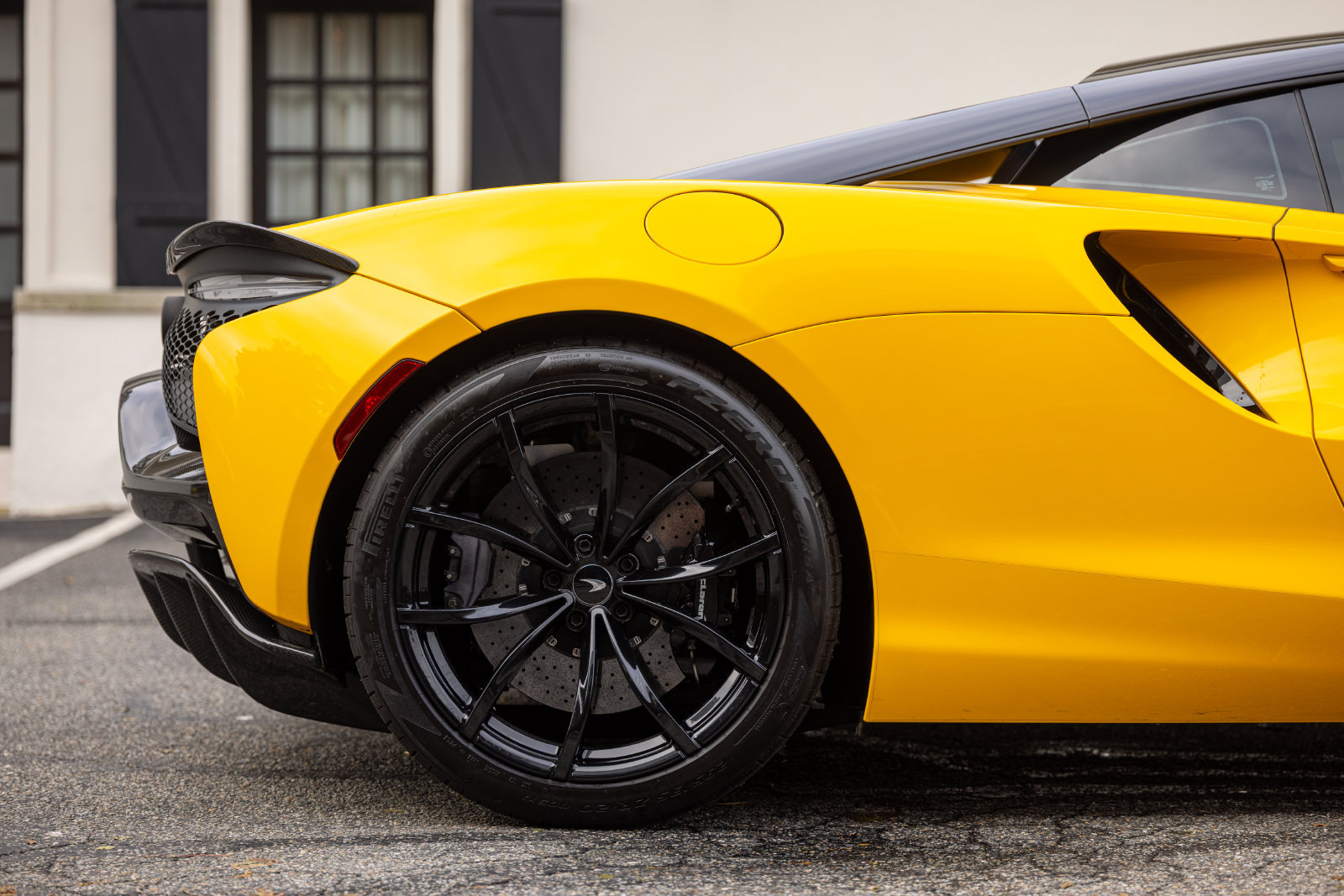 Used 2023 McLaren Artura RWD image 21