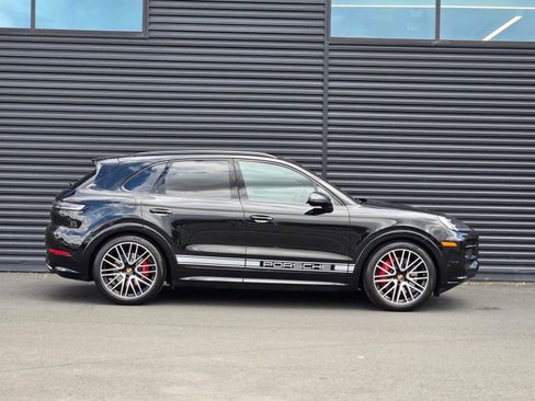 Certified 2026 Porsche Cayenne GTS AWD/4WD image 8