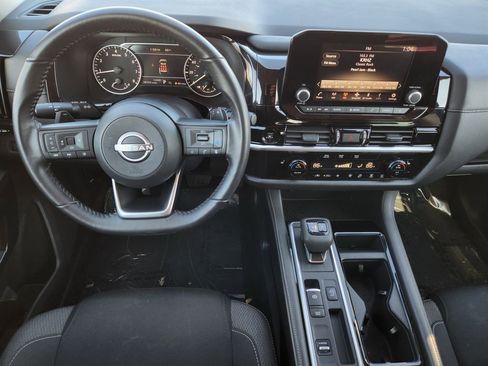 Used 2025 Nissan Pathfinder SV image 26