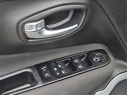 Used 2021 Jeep Renegade Sport FWD image 10