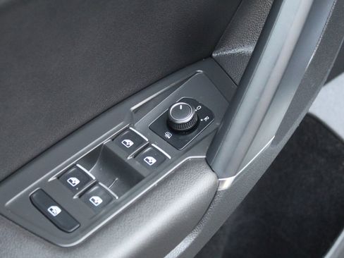 Used 2018 Volkswagen Tiguan SE w/ 3rd Row Seat Package image 24