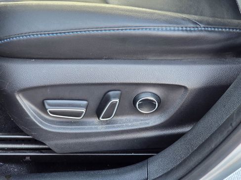 Used 2017 Toyota Prius Four Touring w/ Protection Package image 11