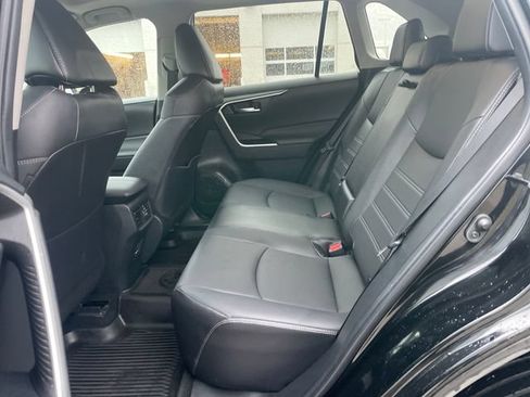 Used 2022 Toyota RAV4 XLE Premium AWD/4WD image 28