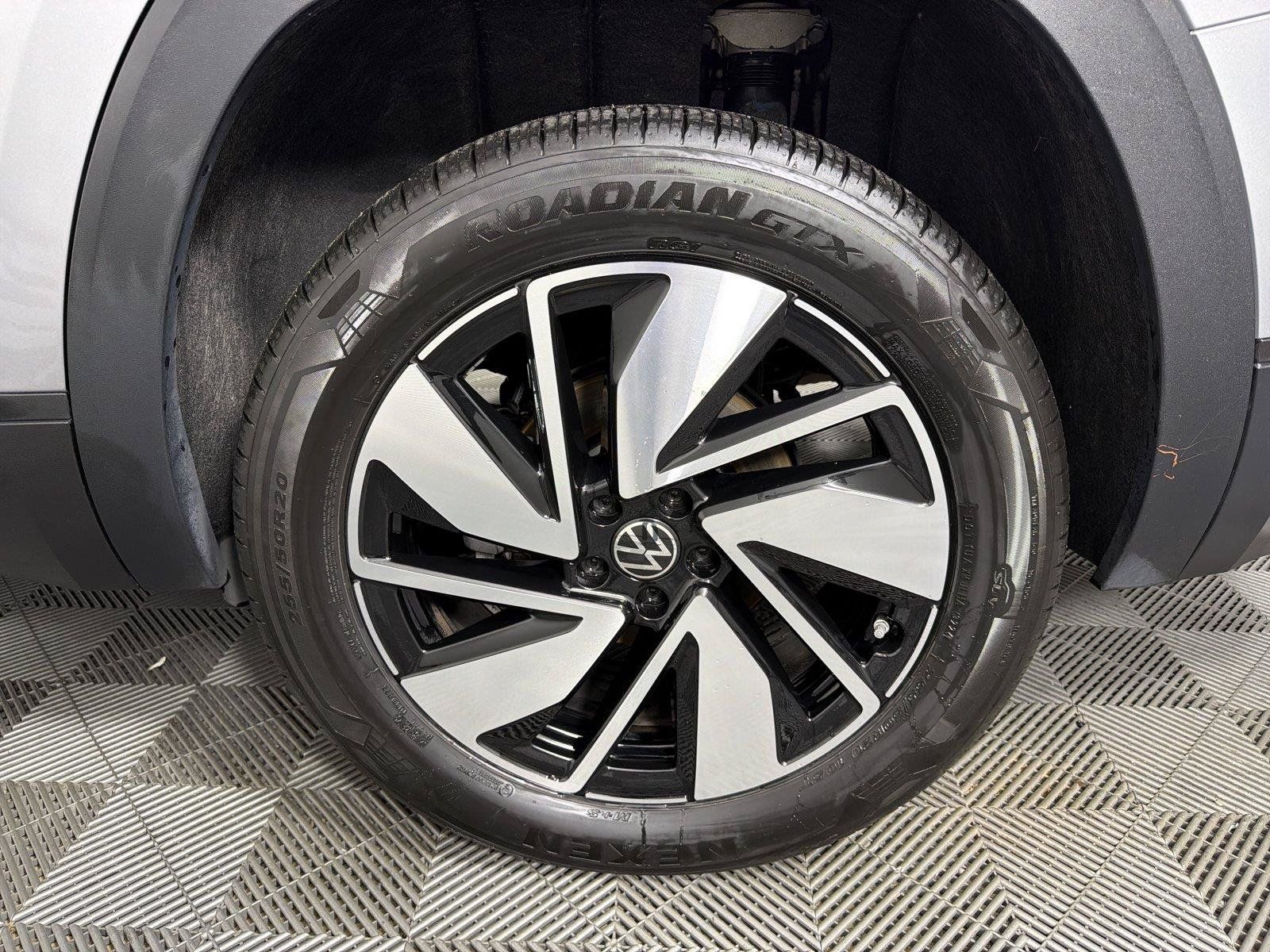 Used 2025 Volkswagen Atlas SE AWD/4WD image 19