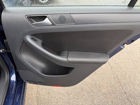 Used 2012 Volkswagen Jetta SE FWD image 17