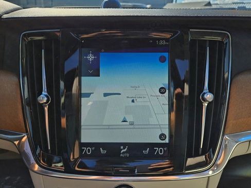 Used 2018 Volvo S90 T8 Inscription w/ Convenience Package image 29