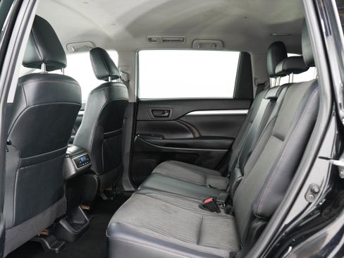 Used 2019 Toyota Highlander Plus AWD/4WD image 16